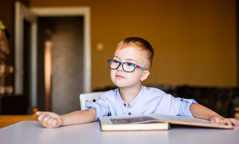 AdobeStock 245363509   boy reading