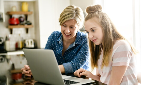 AdobeStock 265656667  girl and woman at laptop